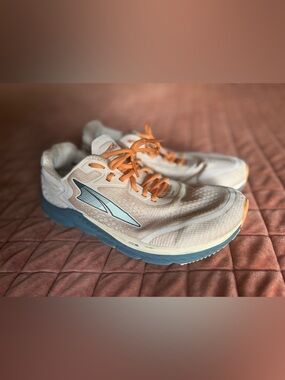 Altra Women's Torin 5 Running Shoes Dusty Pink Navy Bottom Orange Laces